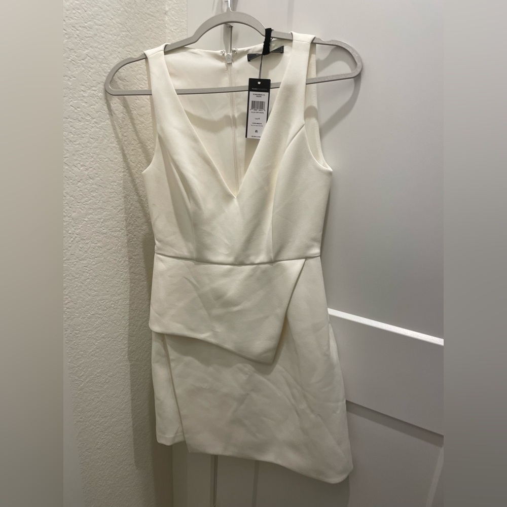 Elegant White Sleeveless BCBG Max Azria Size 4  Dress